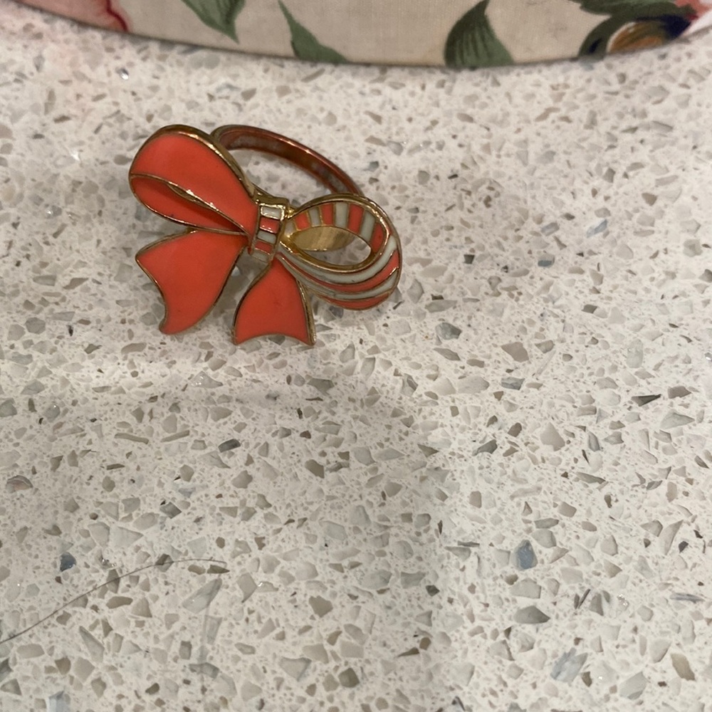 Cute bow ring